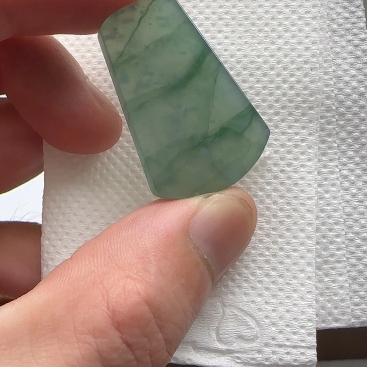 翡翠颈饰未镶嵌无事牌