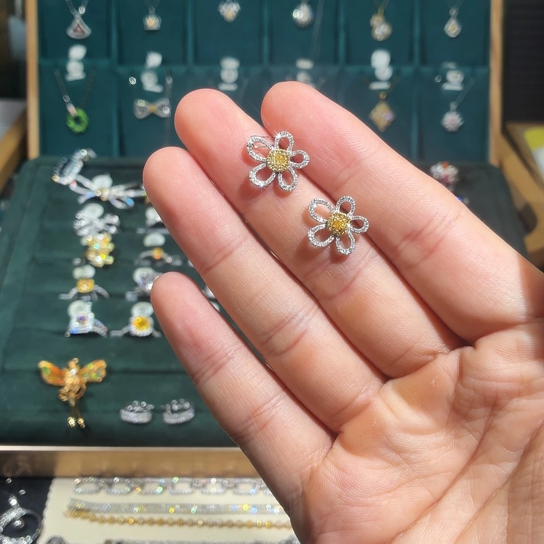 钻石耳饰18K金镶嵌