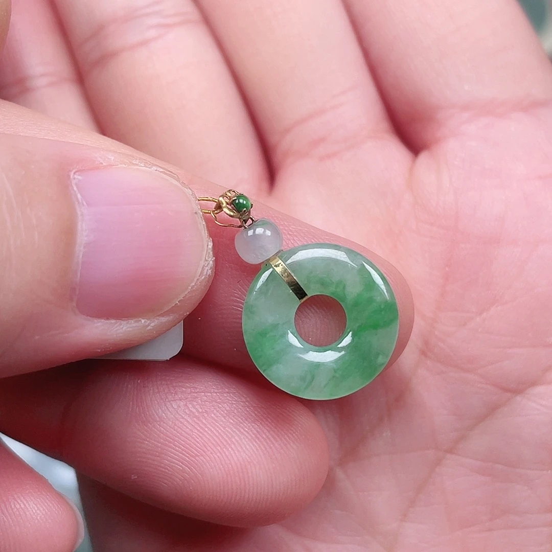 翡翠未镶嵌颈饰甜甜圈