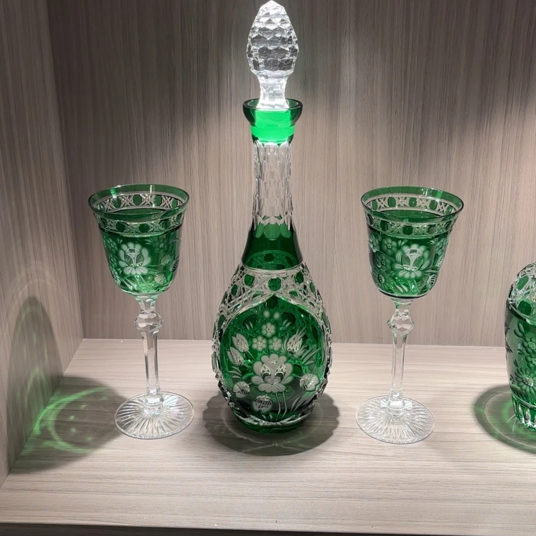 赵***倩平底款水晶玻璃-一酒尊两杯子