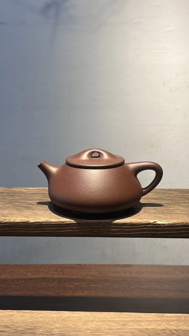 满瓢 约250cc  采用宜兴黃龙源底槽清手工精制紫砂茶壶