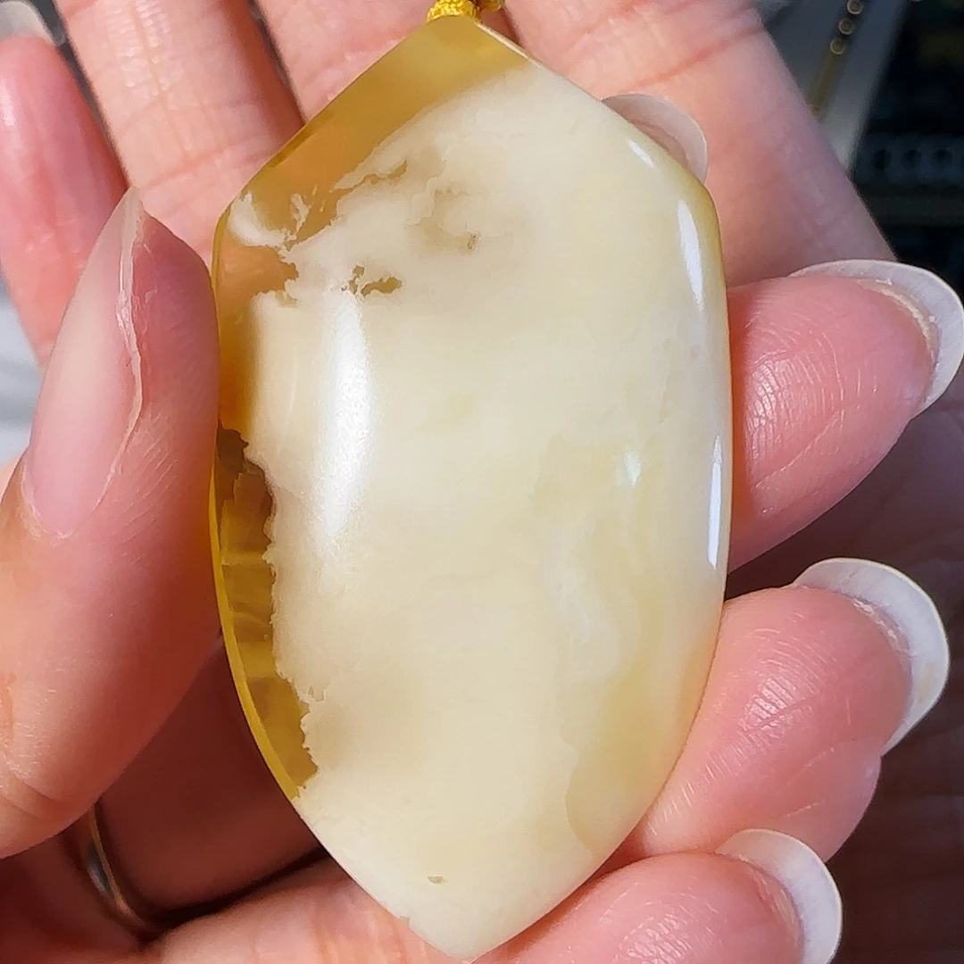 蜜蜡未镶嵌颈饰金瓷白双面盾牌