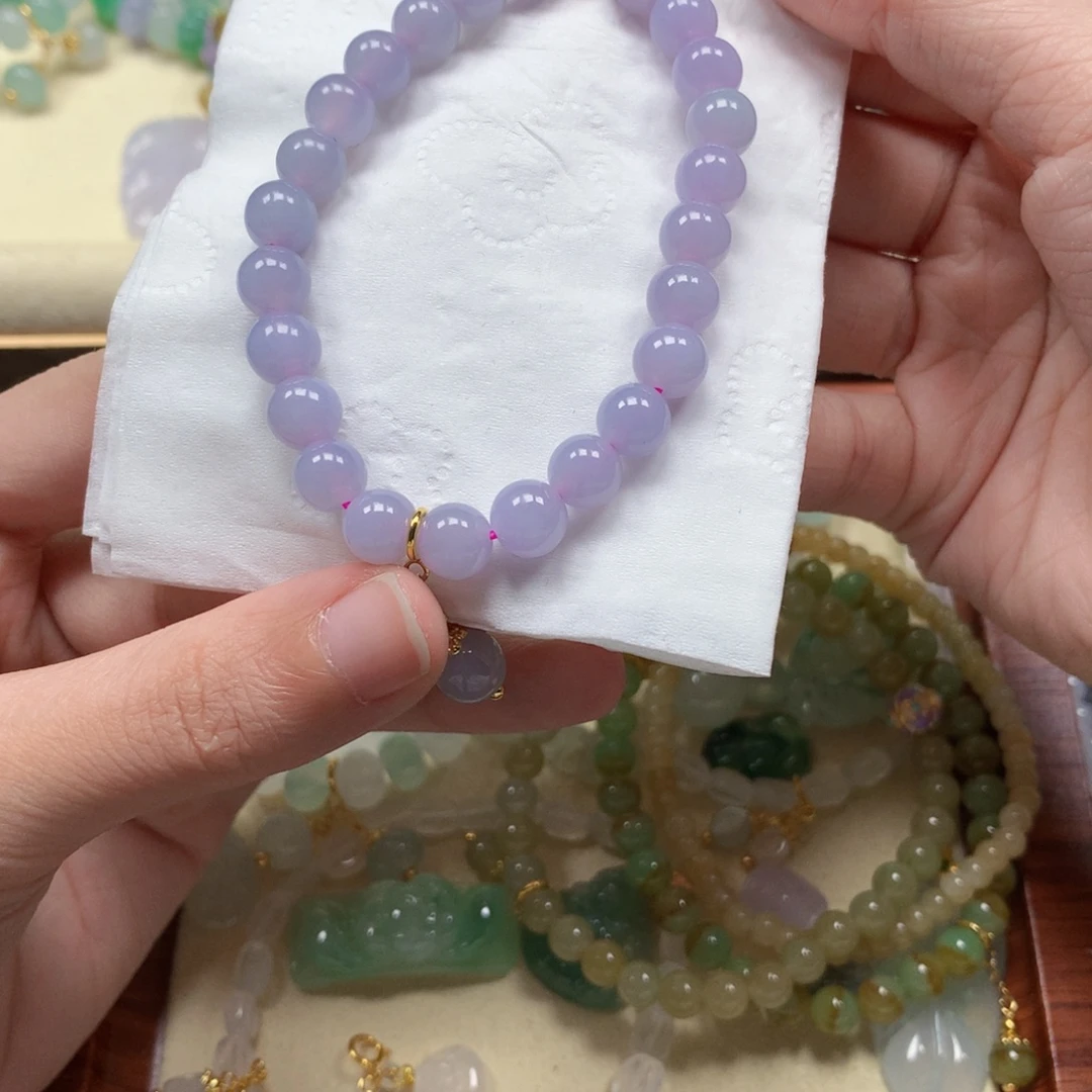 翡翠未镶嵌颈饰是