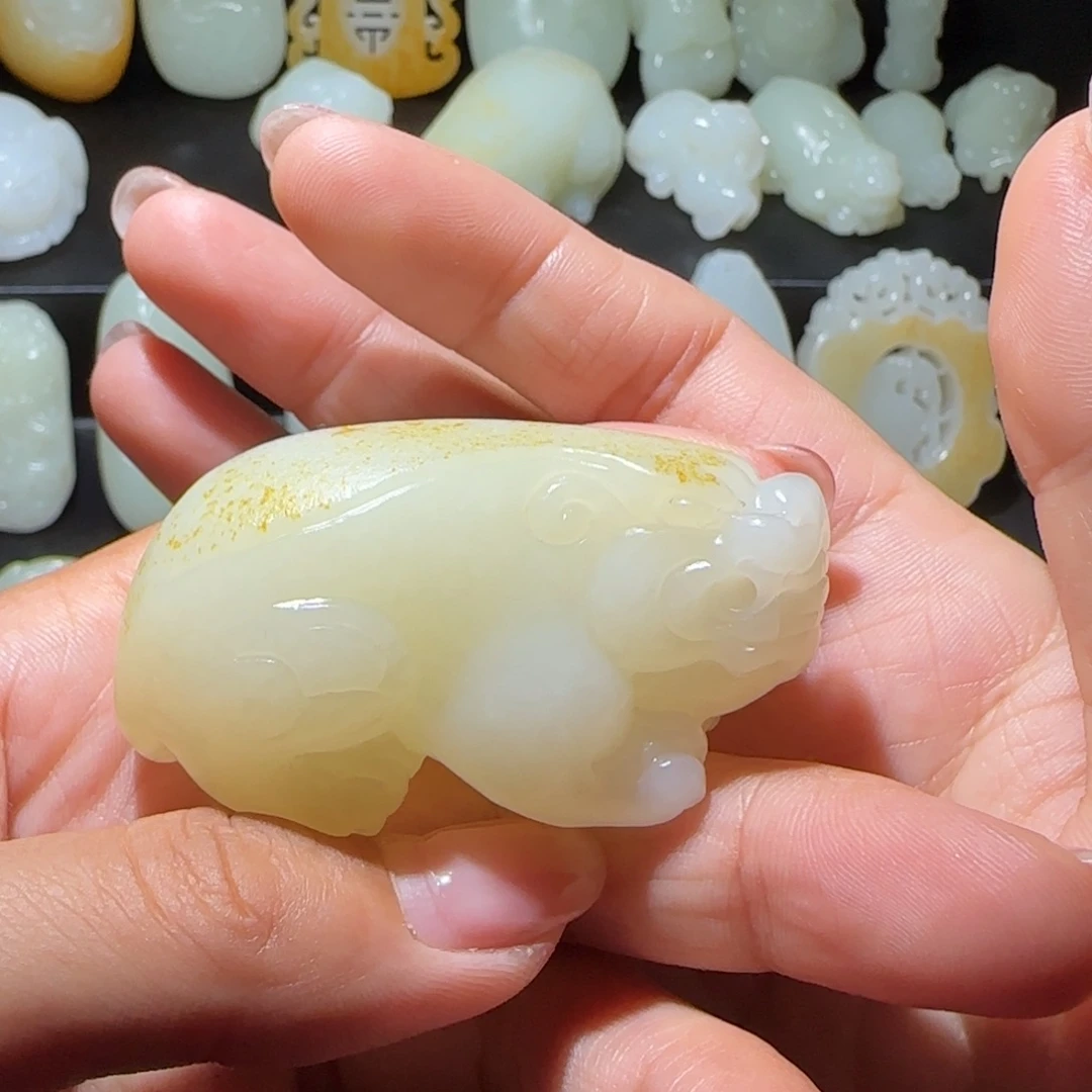 戈***驴和田玉未镶嵌颈饰