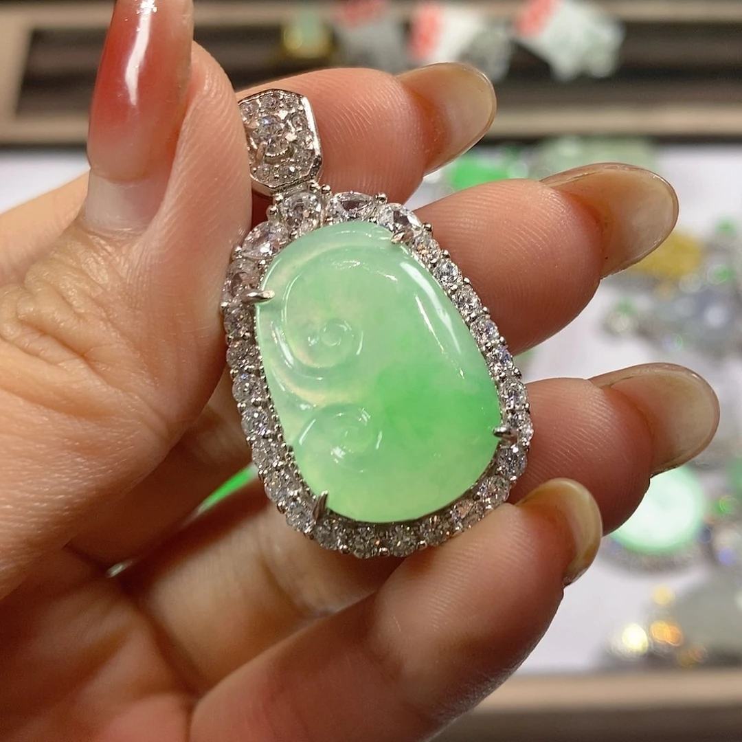 翡翠颈饰银S925镶嵌天然翡翠