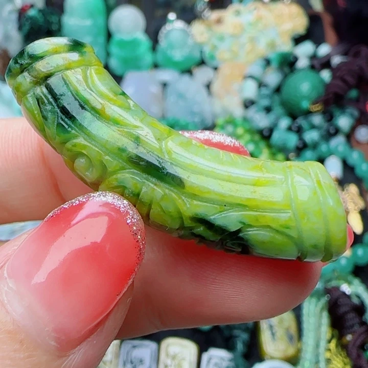 用***花颈饰未镶嵌翡翠天然A货