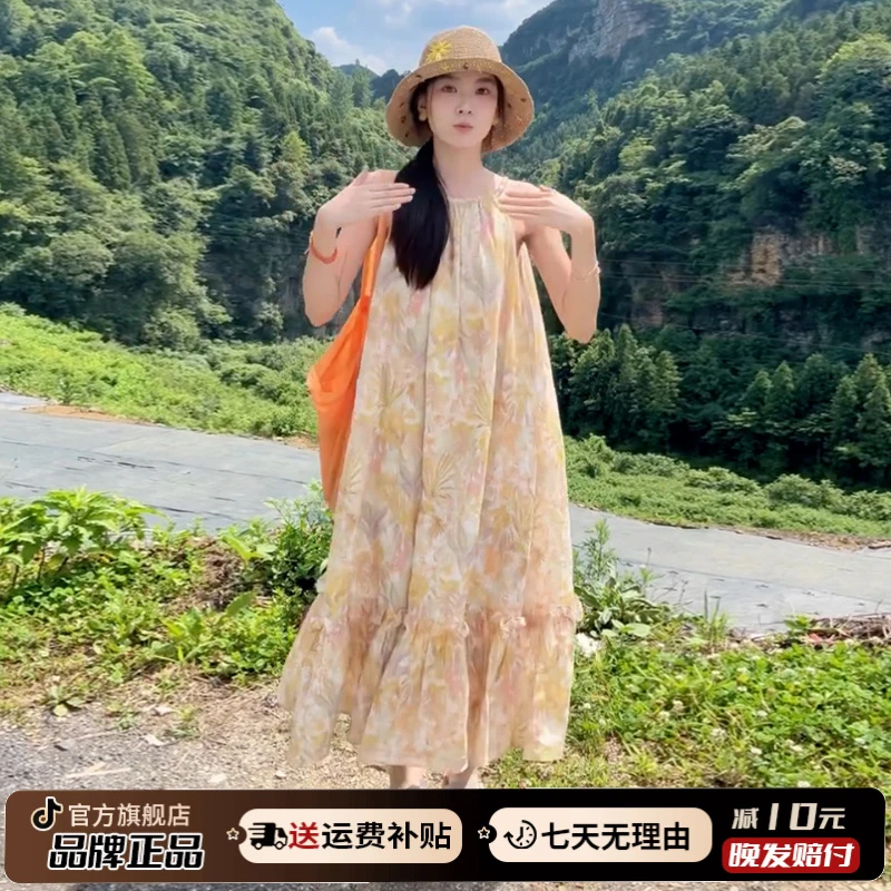 黄色挂脖碎花连衣裙子女夏流行新款2025海边度假今年爆款吊带长裙