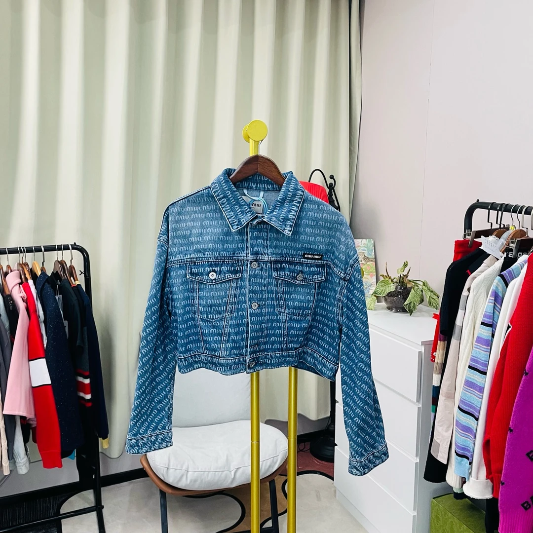 99新 MIU MIU/缪缪  新款弹幕满印夹克 40码