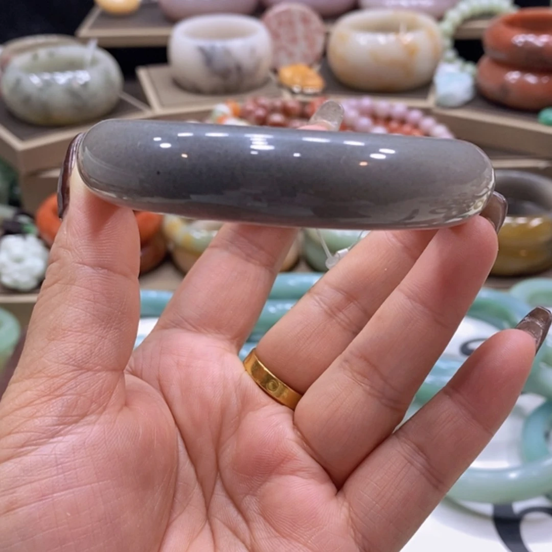 【闪购商品】未镶嵌手镯石英质玉?****r