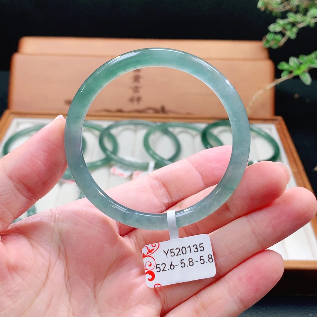 翡翠手镯（圆镯）未镶嵌