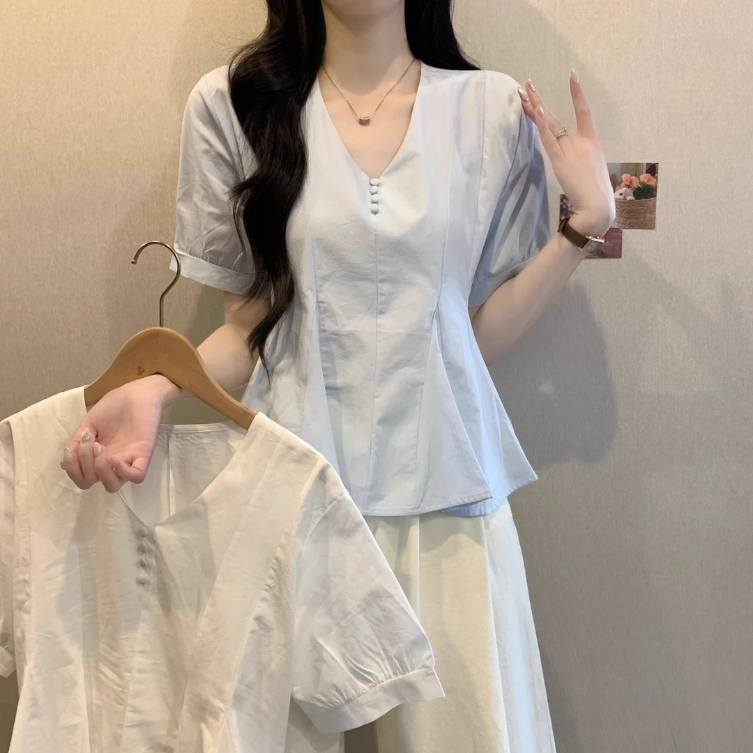 芷蕾大码休闲短袖蓝色衬衫胖mm遮肉显瘦上衣高级感正肩别致小衫