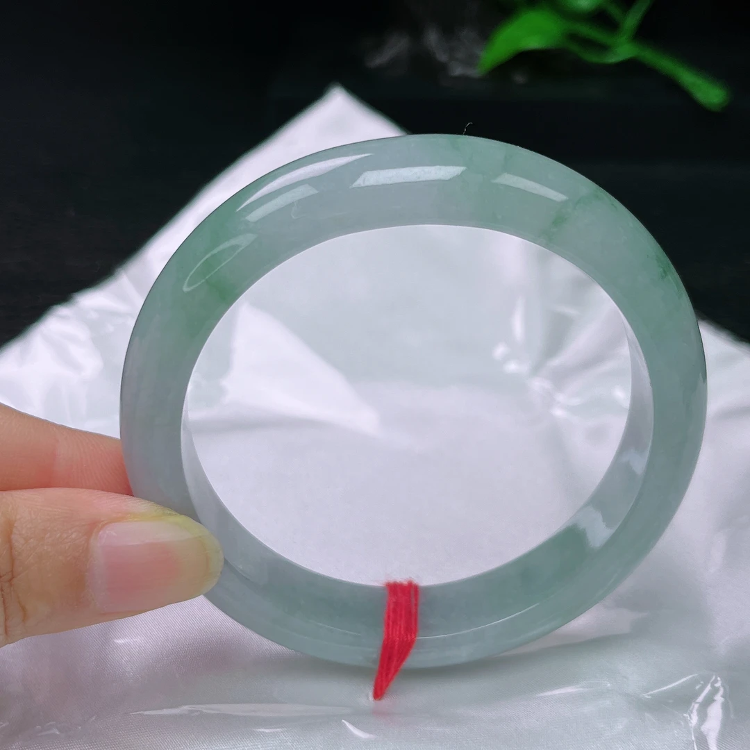 天然缅甸A货翡翠手镯59-60圈口冰飘花尺寸：59.7-13.2-8.2有纹无裂