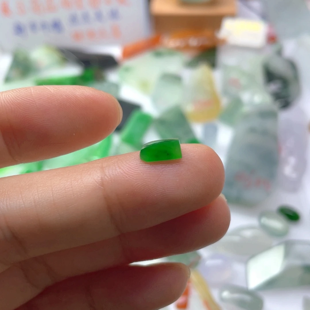 米***粒定制翡翠未镶嵌天然缅甸翡翠