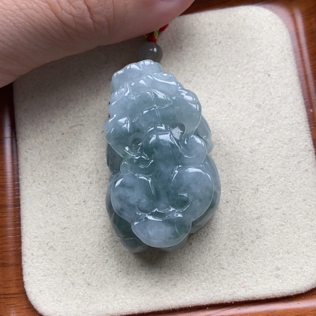 翡翠未镶嵌颈饰如意貔貅吊坠