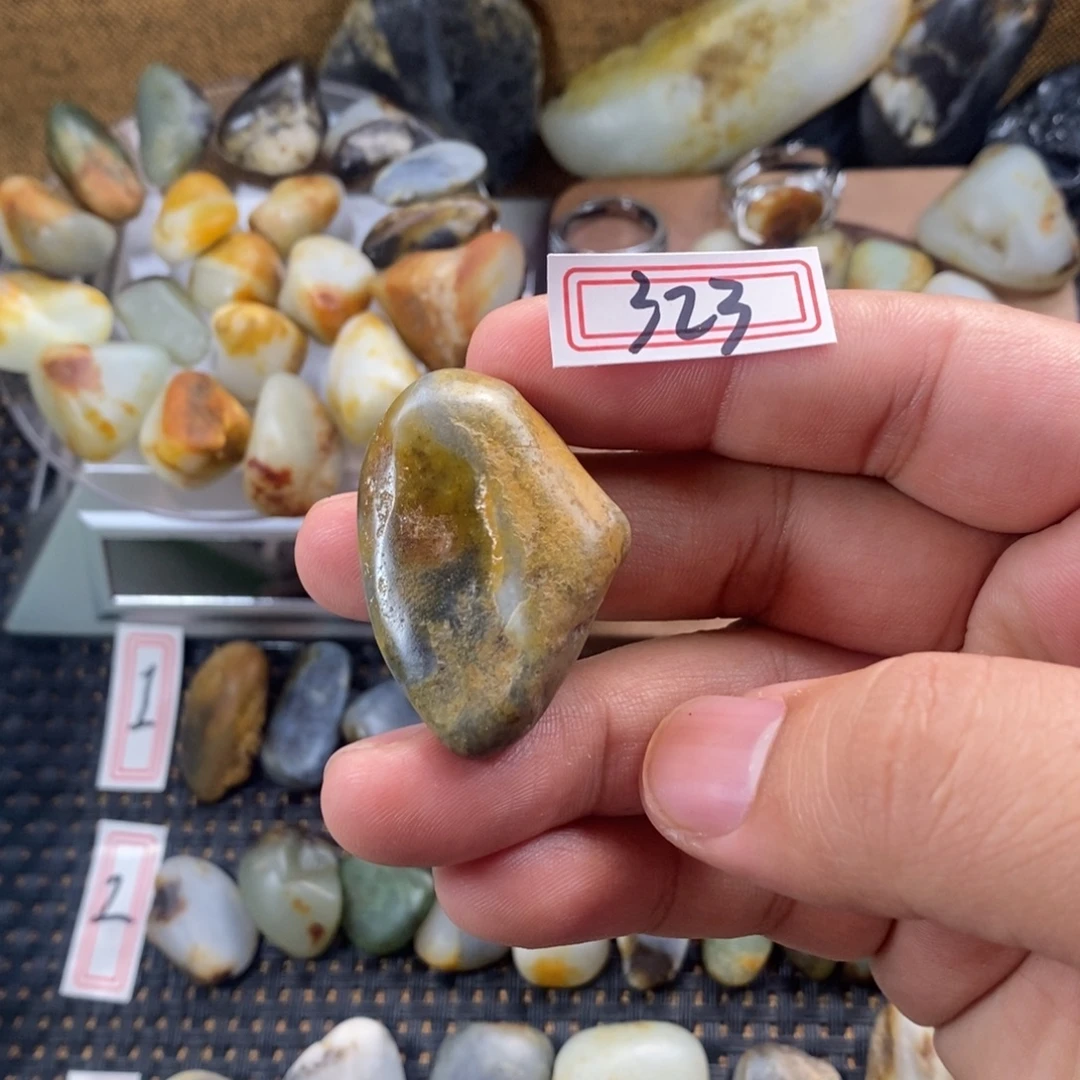 和田玉（糖玉）未镶嵌挂件