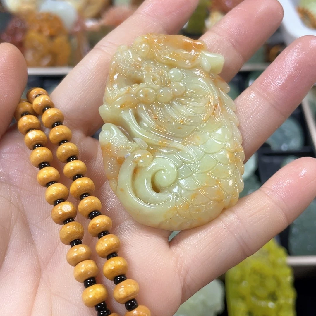 蛇纹石玉颈饰未镶嵌