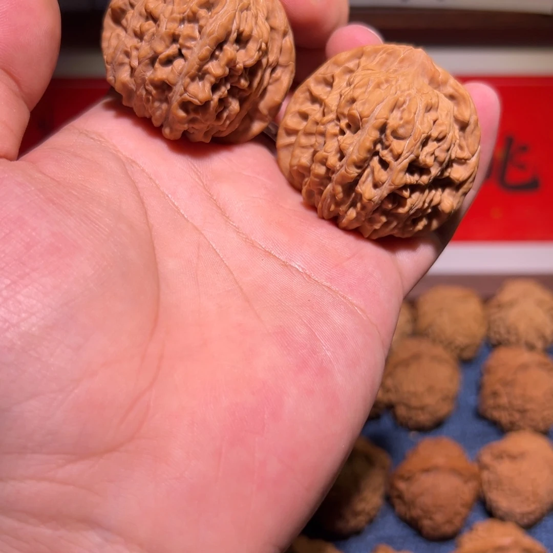 吊坠文玩核桃45全品四座楼，52克，轻微色差，看好扣