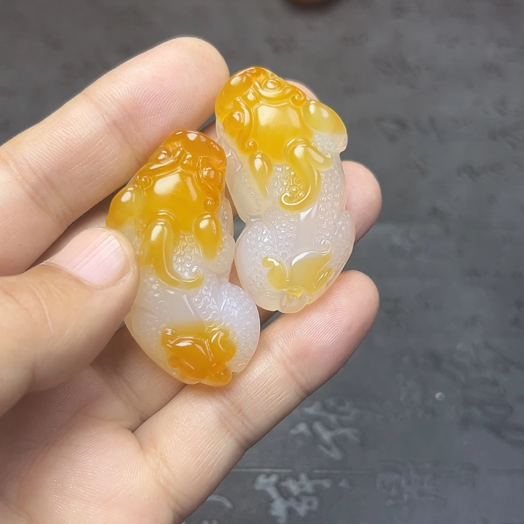 陈***钱玛瑙/玉髓未镶嵌时尚潮流手把件吊坠