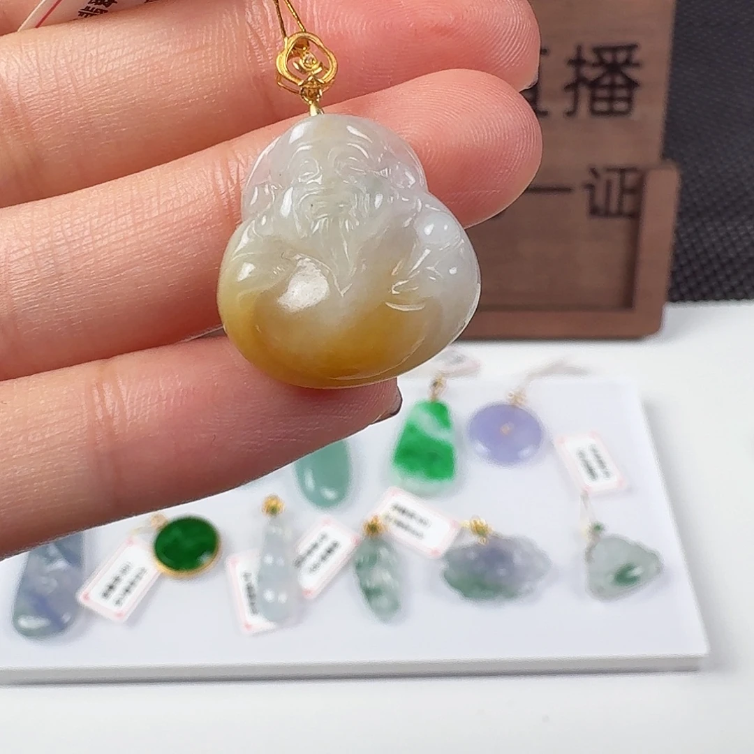 翡翠18K金镶嵌颈饰