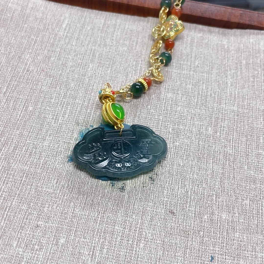 翡翠未镶嵌颈饰锁