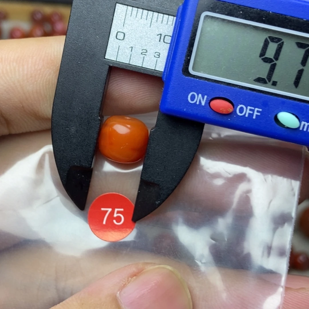 南红玛瑙未镶嵌有瑕疵