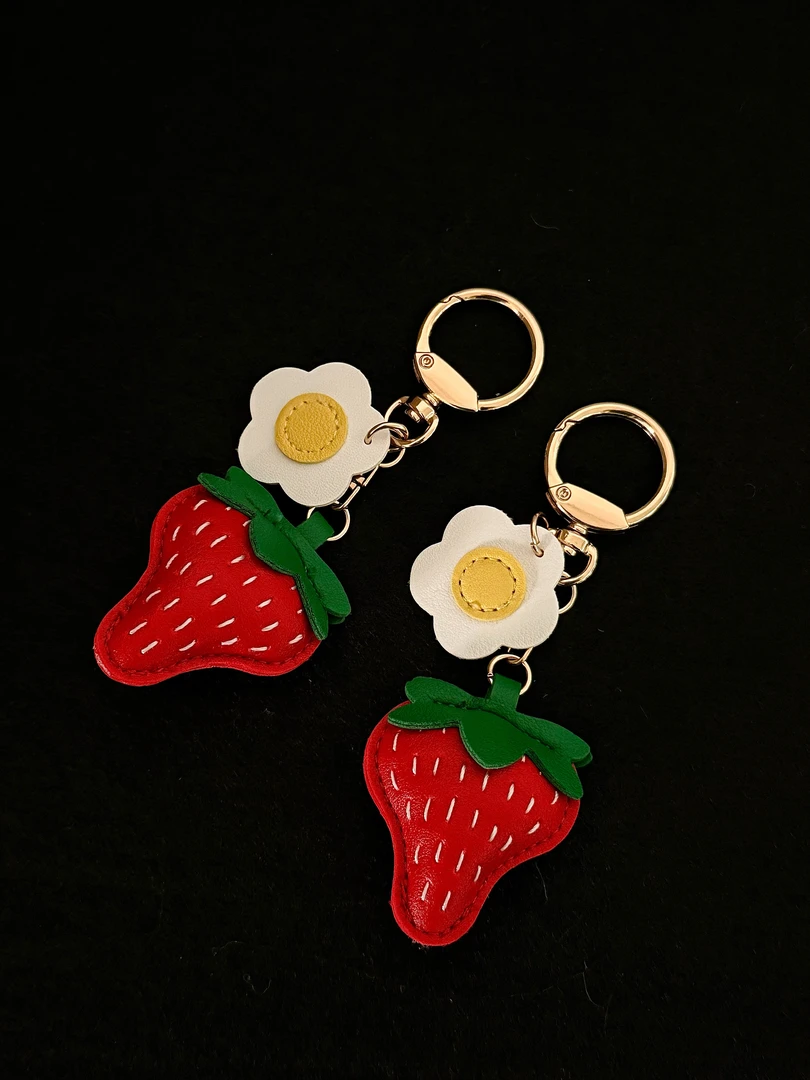 手工皮革莓烦恼有趣的包包挂件草莓钥匙扣挂饰小众设计创意礼物