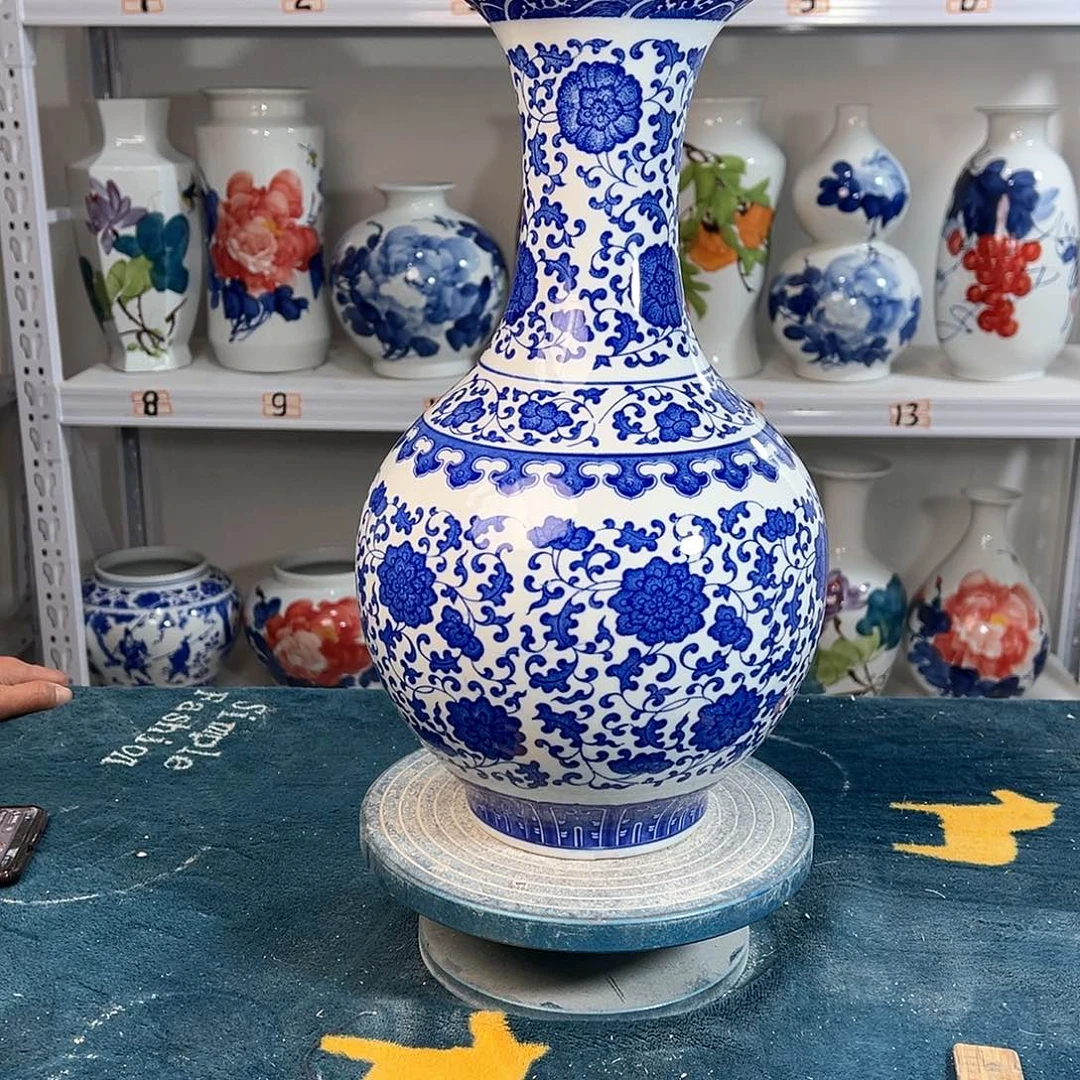 摆件景德镇陶瓷缠枝