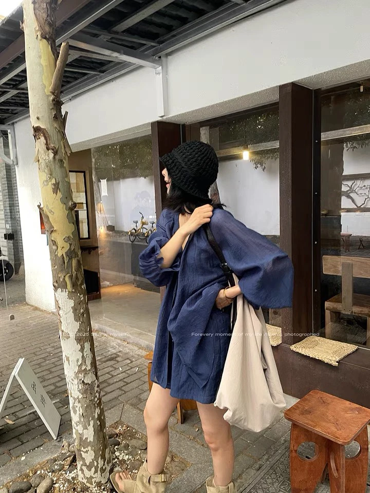 15-29藏青色V领纽扣花苞袖衬衫搭配松紧腰短裤时尚套装