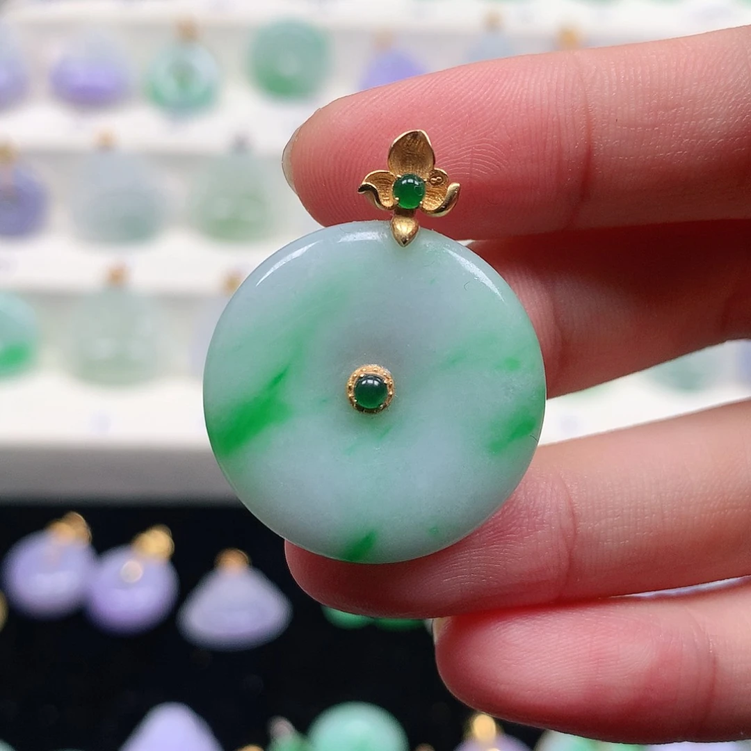 颈饰18K金镶嵌翡翠翡翠吊坠