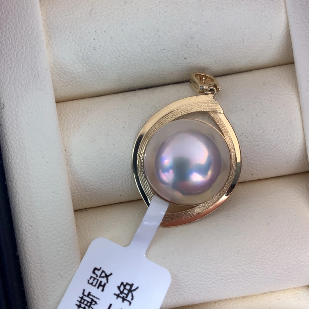 拼合珍珠（马贝珠）颈饰18K金镶嵌