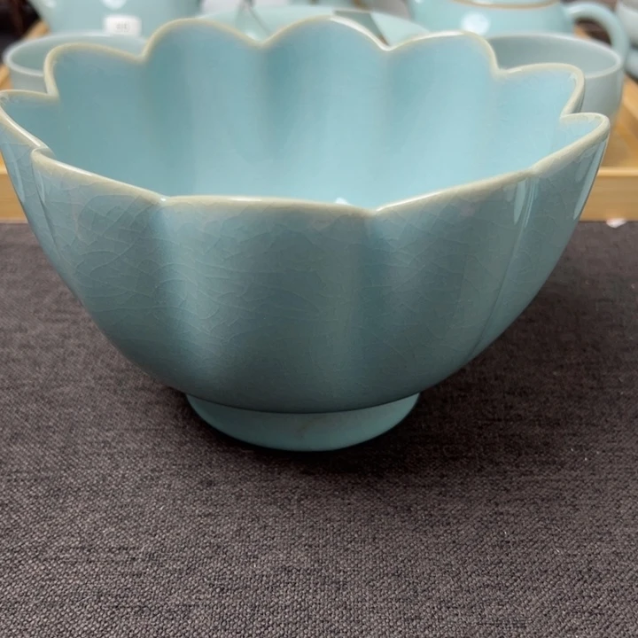 杯天青色莲花碗微瑕