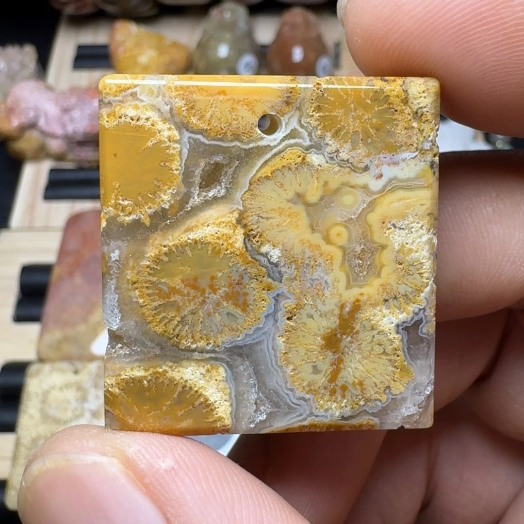 未镶嵌纯天然色有机玉石保真色硅化玉