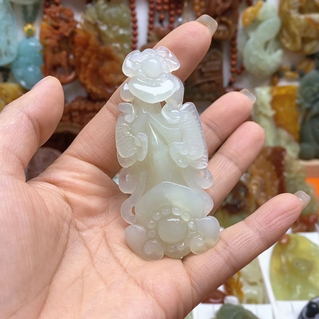 蛇纹石玉颈饰未镶嵌