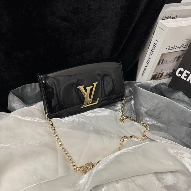 95新 LouisVuitton/路易威登 Lv 黑色漆皮手拿包斜挎包（手拿包）