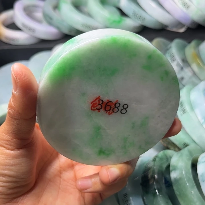 定制翡翠未镶嵌手镯