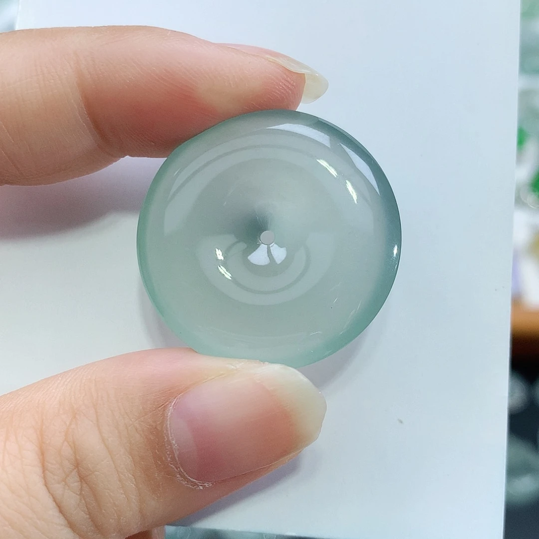 翡翠未镶嵌颈饰平安扣