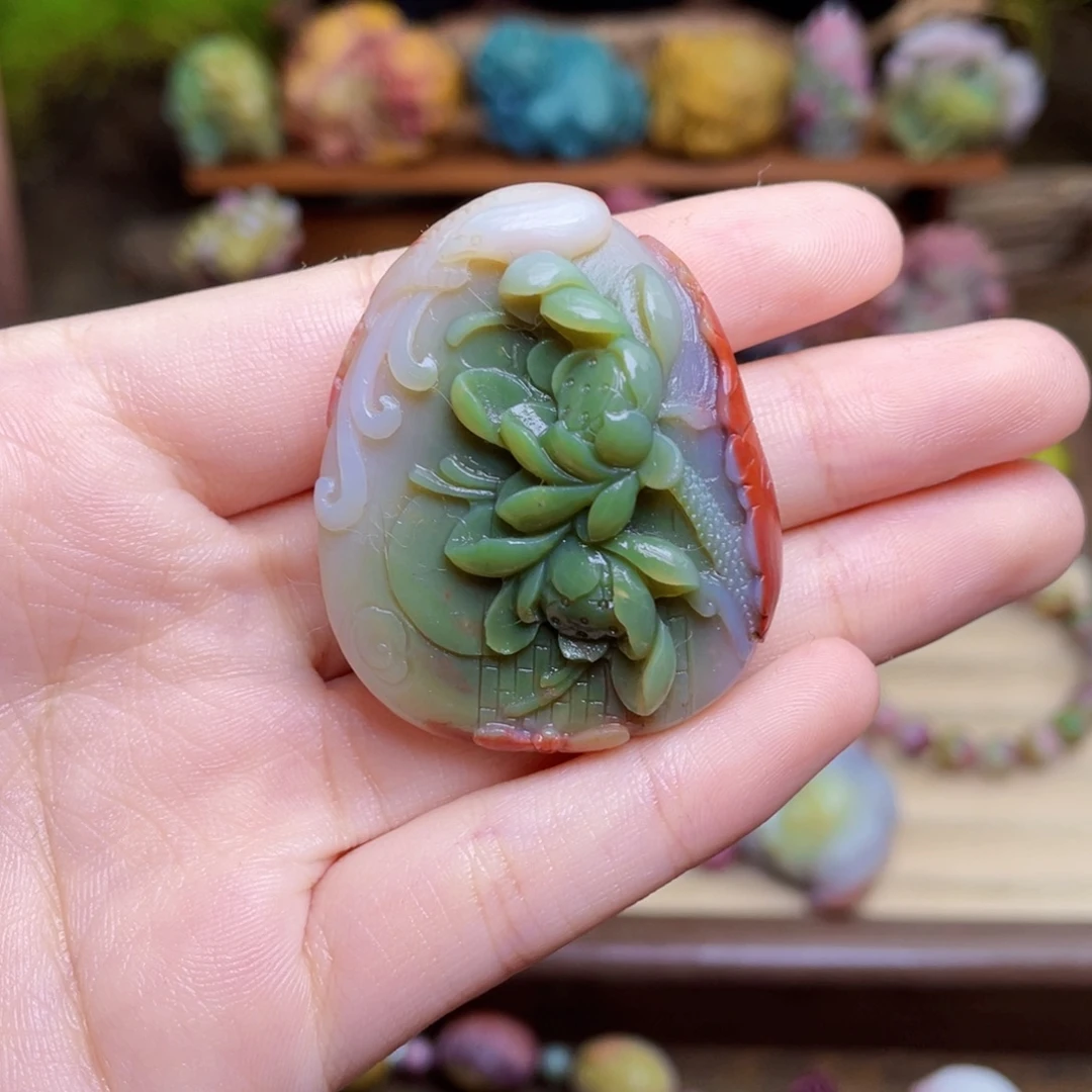 奇***爱玛瑙/玉髓未镶嵌珠宝半成品盐源玛瑙荷花吊坠