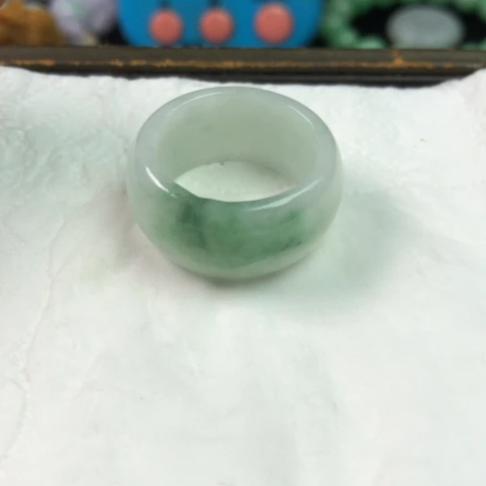 刘***清翡翠未镶嵌颈饰吊坠