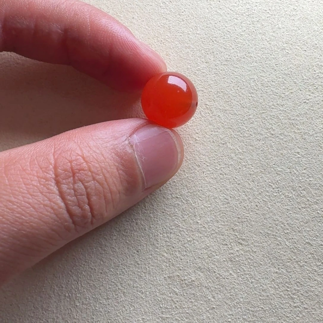 南红玛瑙圆珠未镶嵌。***。