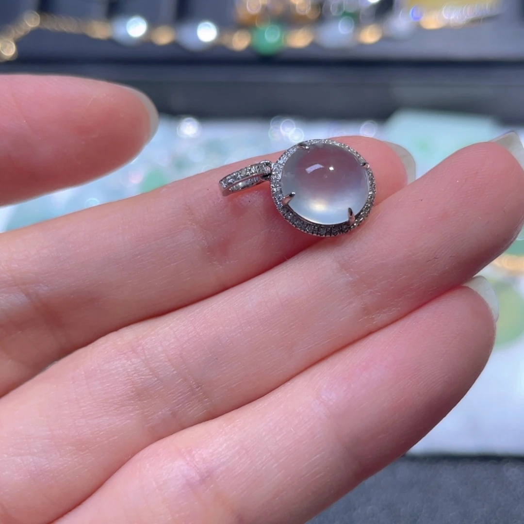 翡翠18K金镶嵌颈饰翡翠