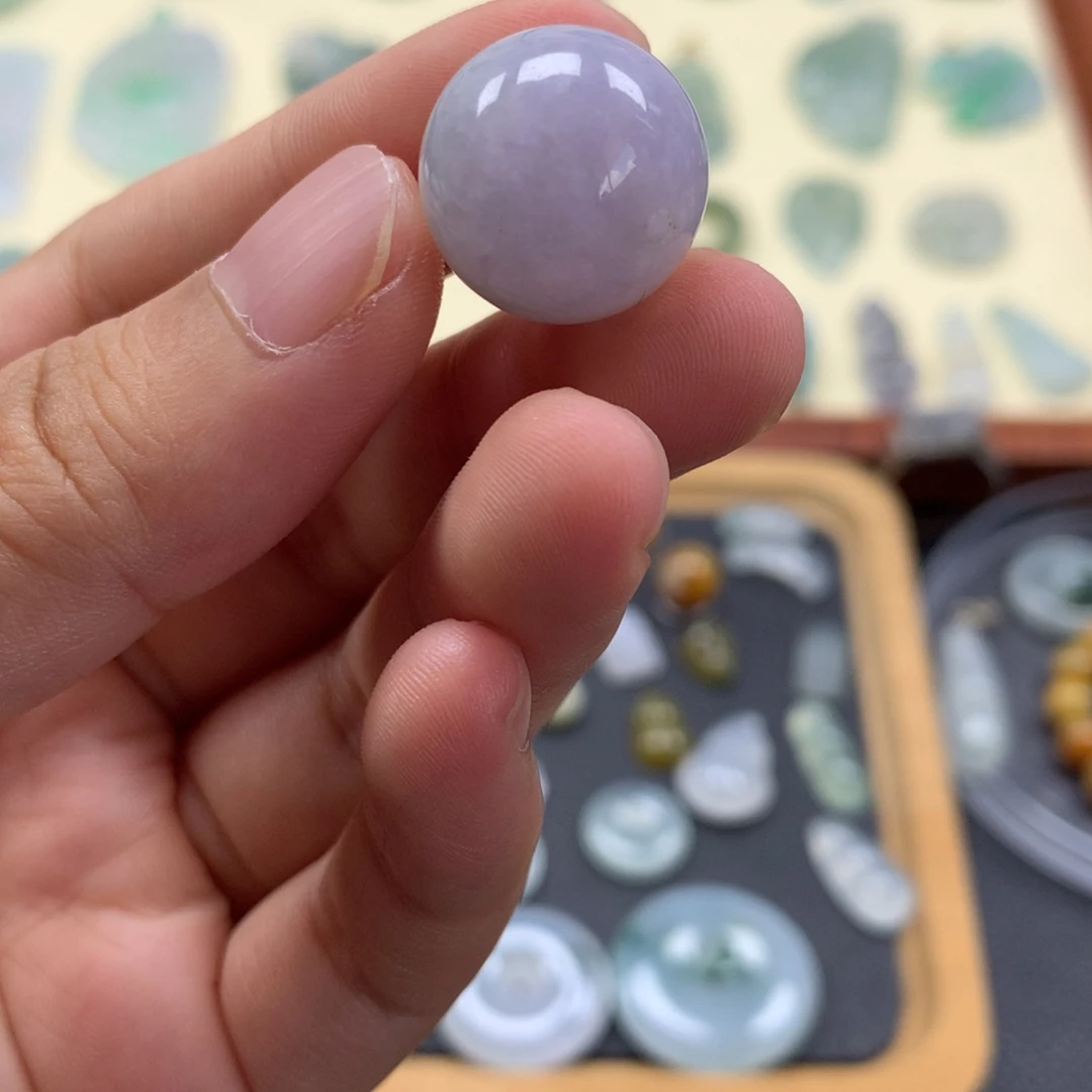 颈饰未镶嵌翡翠珠子