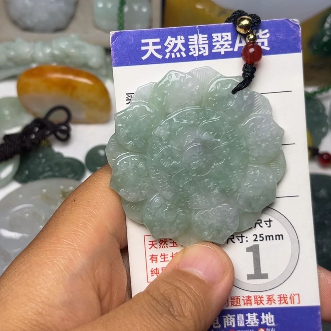 翡翠未镶嵌颈饰挂件