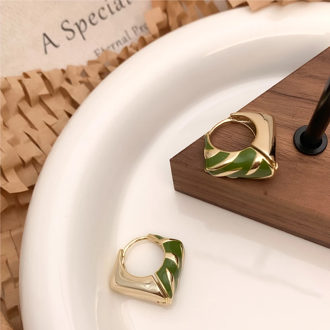 铜合金耳饰 气质绿色耳扣几何旋转花纹百搭耳饰9309