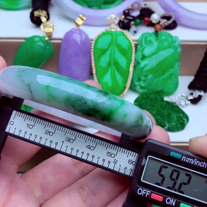 翡翠未镶嵌手镯…．