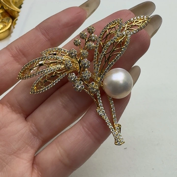 未镶嵌拼合珍珠（马贝珠）胸针