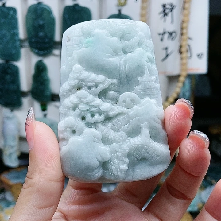 颈饰足铂镶嵌翡翠翡翠