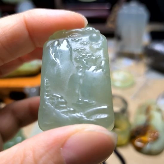 蛇纹石玉未镶嵌颈饰