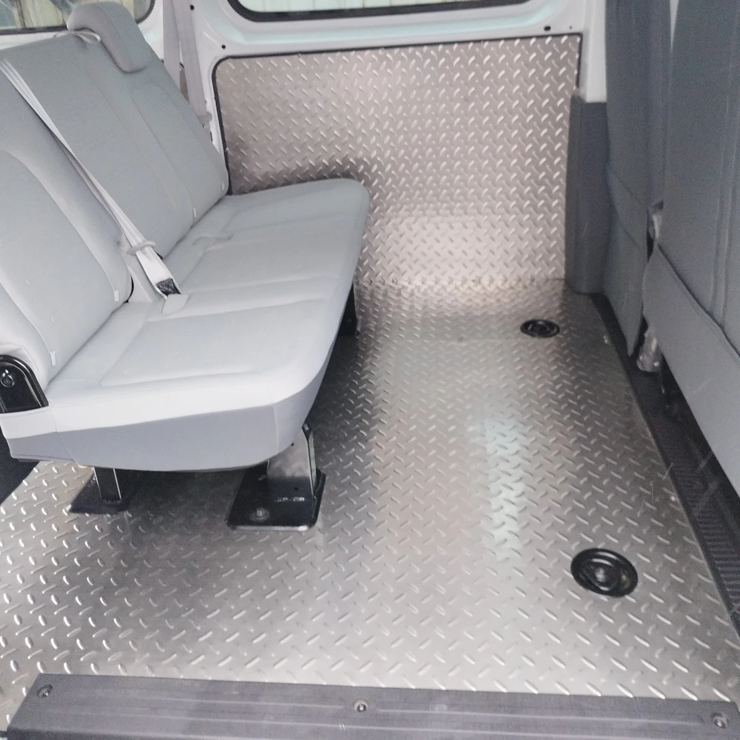 大通大拿V1短轴不锈钢地板面包车车厢铝板内饰防护板新能源耐磨