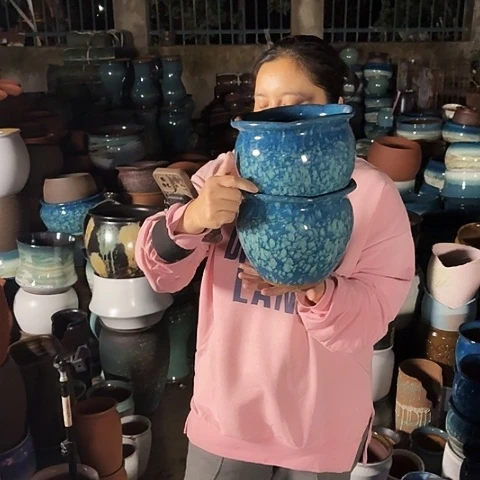 口20高18瑕疵两个盆。