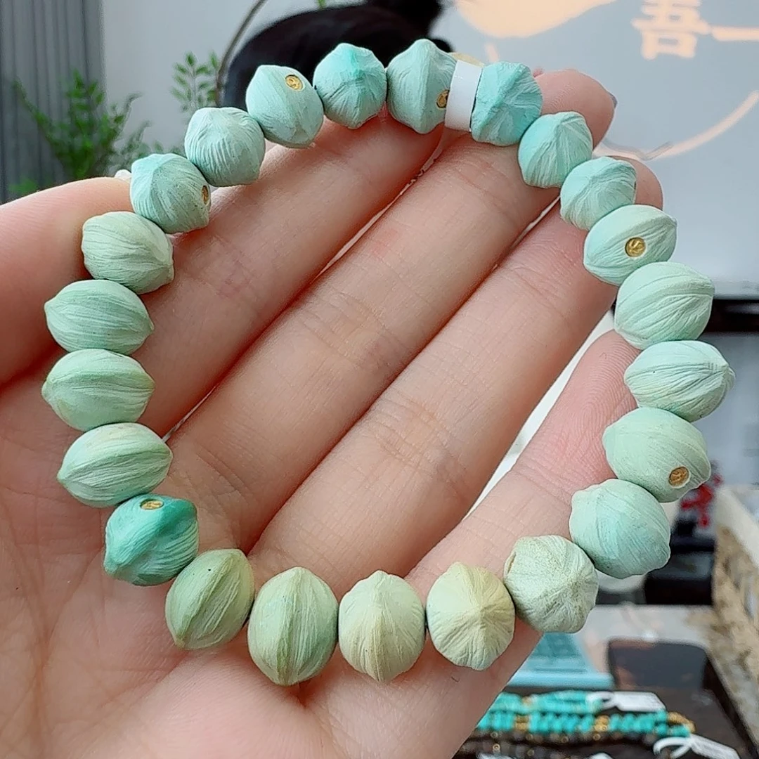 奶****绿松石未镶嵌珠宝奇石